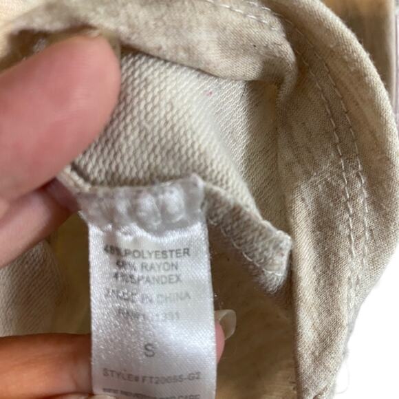 Charlotte Russe Beige Long Sleeve Hi-Lo Pullover Knit Blouse Women Sz S - Picture 8 of 8